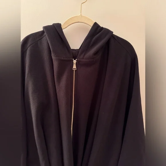 Susan Graver Hooded Poncho Weekend Fleece w/Fringe Black 4X NWOT - Picture 5 of 10